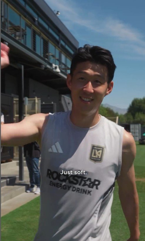 ▲ 손흥민은 시구 발표 후 자신의 사회관계망서비스(SNS)에 다저스 게시물을 공유했고, LAFC 팀 동료 라이언 홀링스헤드에게 “우리 연습해야겠다”는 메시지를 남겨 웃음을 자아냈다. ⓒ LAFC