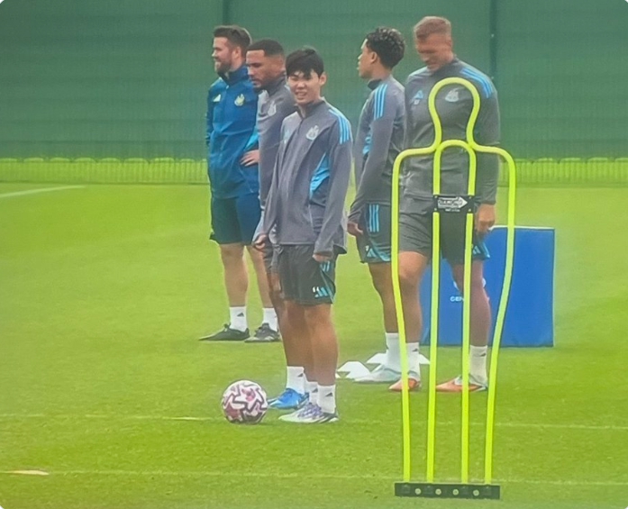 "박승수 EPL 데뷔 임박"→뉴캐슬 1군 재합류 확인…英매체도 "내부 평가 훌륭해" 호평