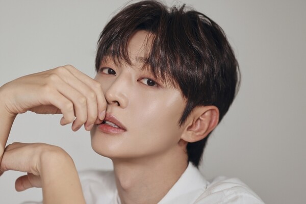 윤지성, BL 연기 첫도전…새 드라마 '천둥구름 비바람' 캐스팅