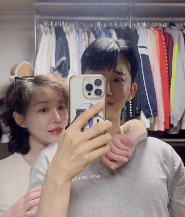 조권·가인, '현실 연애' 과몰입 부른 백허그샷..16년만 재회한 '아담커플'