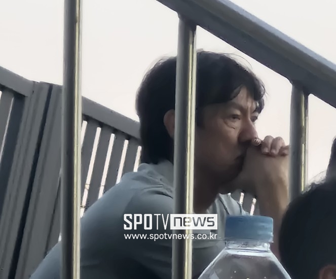 [속보] 한국 축구대표팀 홍명보 감독, 찜통 더위 속 안양 방문...9월 A매치+2026 북중미 월드컵 위한 국내파 점검