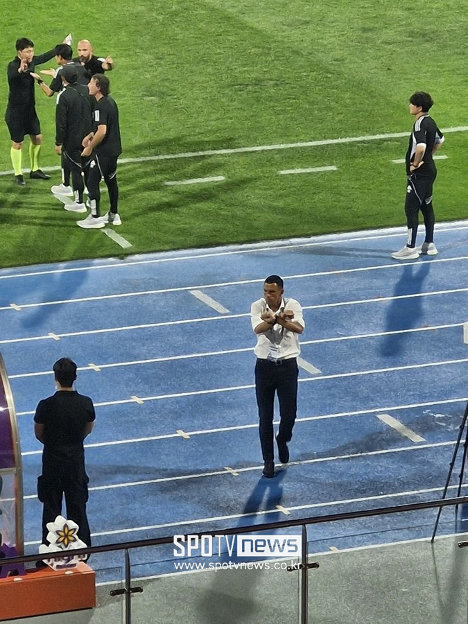 '한국 축구에 이런 일이' 포옛 父子 한 경기서 동반 퇴장이라니! 대체 무슨 일이...어지러웠던 경기장[SPO 현장]