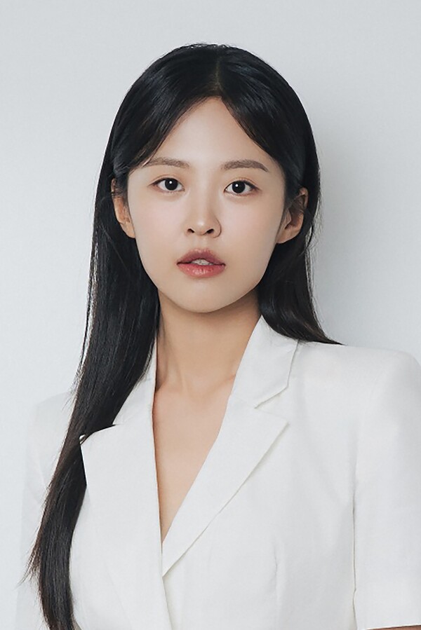 파나틱스 출신 정윤혜, 골든문 엔터와 손잡고 배우로 전향