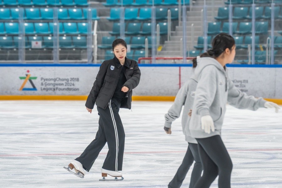 피겨여왕 김연아, 올해도 플레이윈터 피겨 아카데미서 꿈나무 지도