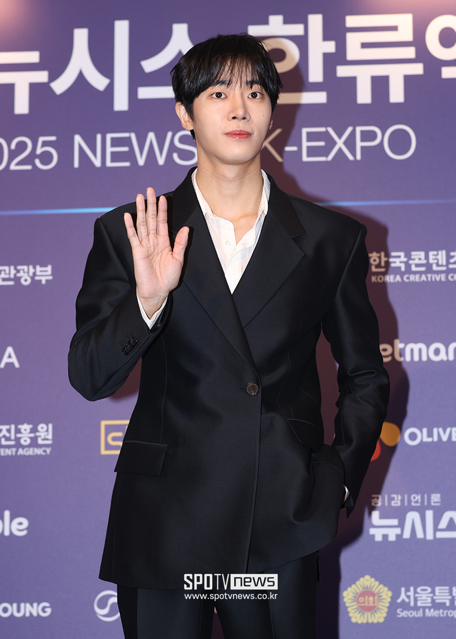 [포토S] 추영우, 젠틀한 손인사