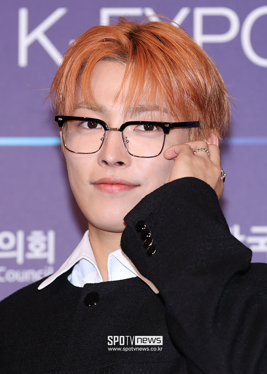 [포토S] 에이티즈 홍중, 수줍게 볼하트