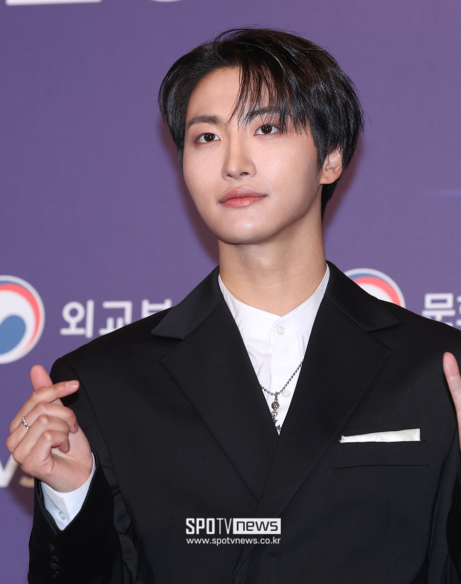 [포토S] 에이티즈 성화, '하트 받으세요'