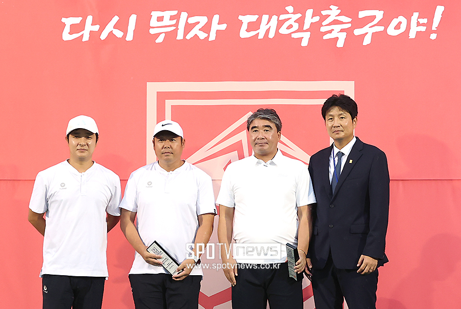 [포토S] 광주대 이승원 감독, 우수지도자상 수상