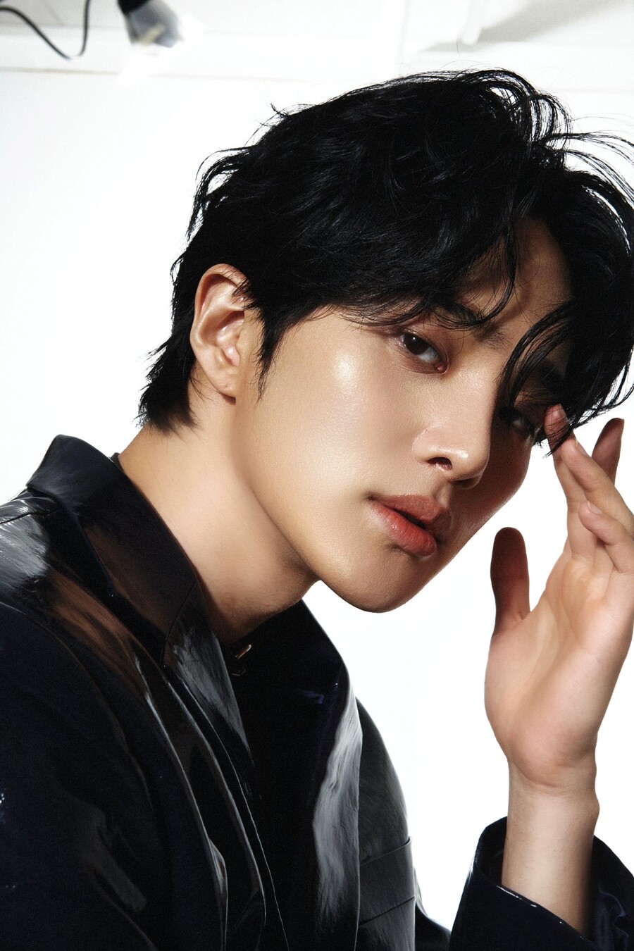 유현우, 글로벌 뷰티 브랜드 전속 모델 발탁…9월 가수 활동 시동