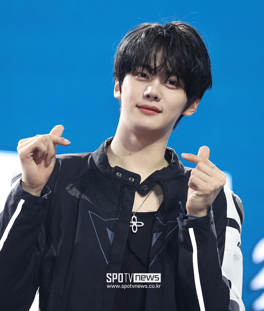 [포토S] 김규빈, '하트 받으세요'