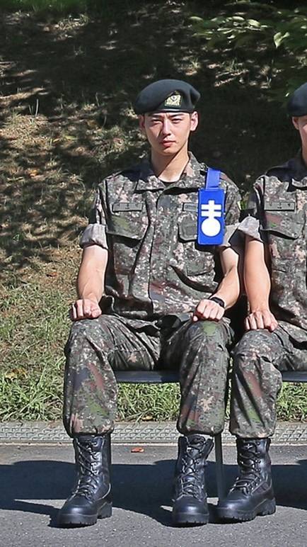 '군악대' 차은우, 훈련병 대표 됐다…'늠름 칼각' 기초군사훈련 수료