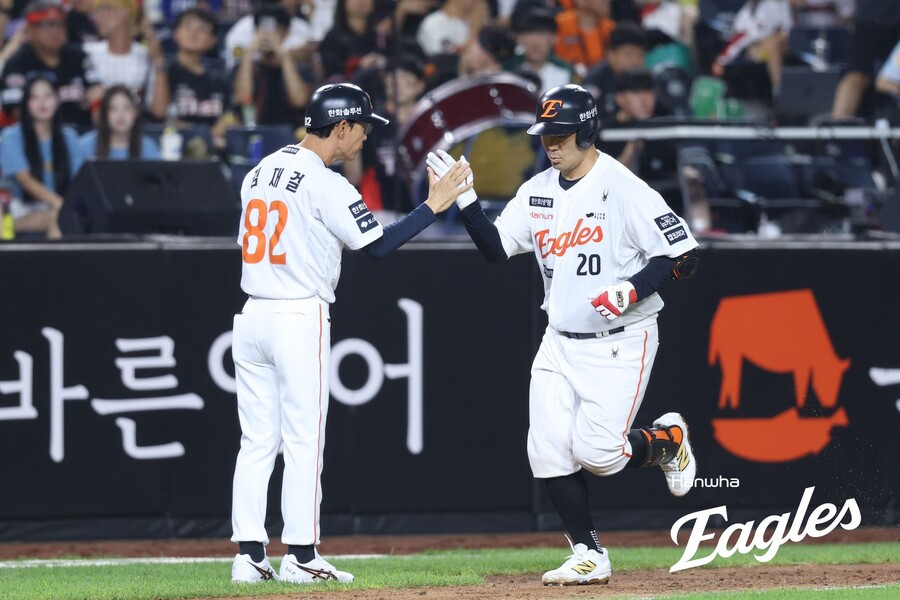 ▲ 올 시즌 타격 성적이 좋지 않아 마음고생이 심했던 이재원은 모처럼 장타를 터뜨리며 힘을 냈다 ⓒ한화이글스