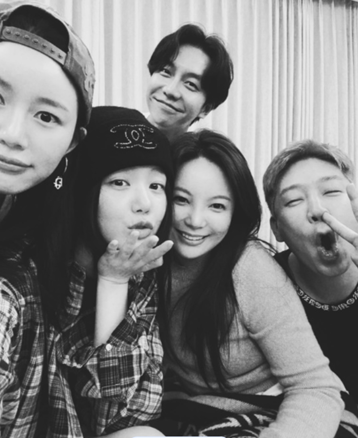 MC몽, 이승기·이다인 부부와 절친 모임…이유비까지 함께 했다