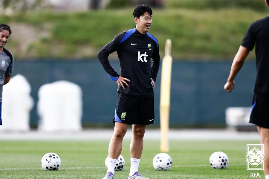 9월은 '손흥민 주장'으로 계속 간다…'캡틴 교체' 흔들림에도 SON, 여전한 미소로 홍명보호 리더십 발휘
