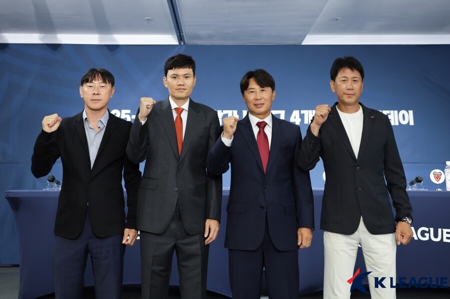 ▲ 프로축구 K리그1 울산HD, 포항 스틸러스, 강원FC, FC서울 감독과 선수들이 2025-26시즌 아시아축구연맹(AFC) 챔피언스리그(ACL)를 앞두고 출사표를 던졌다. 이제 K리그 4룡들은 우승보다 조별리그 생존에 목표를 두기 시작했다. ⓒ한국프로축구연맹