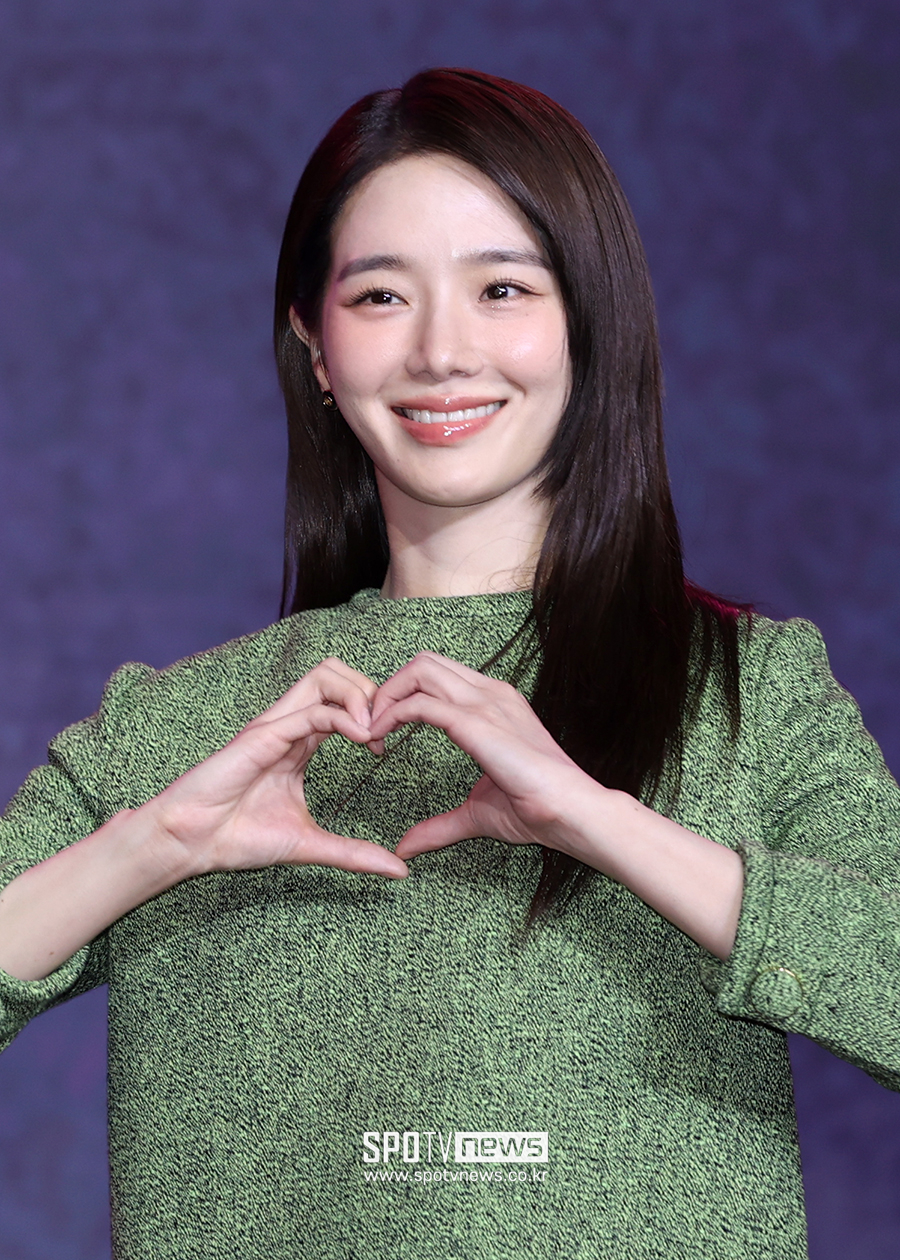 [단독]박규영, '홍석천 미녀픽' 됐다…'홍석천의 자석함' 대망의 첫 게스트