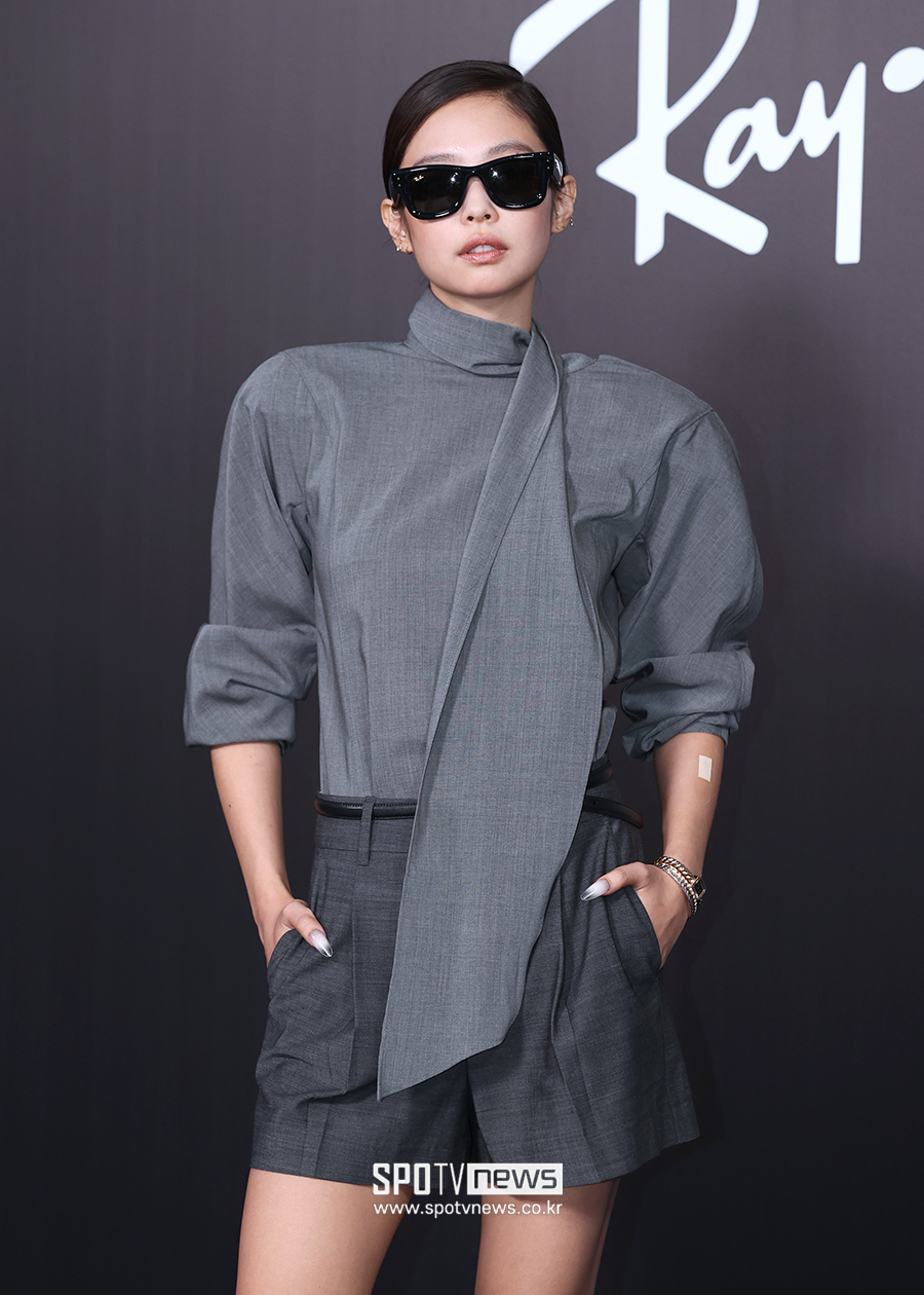 [포토S] 제니, '그레이톤 의상 입고'