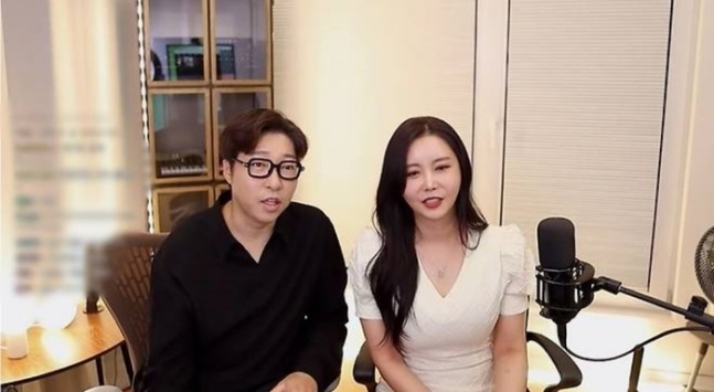 대도서관 사망..'전처' 윰댕 향한 위로 vs 악플 '공존'[이슈S]