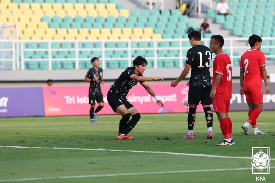 인도네시아에서 열린 ‘韓 감독 더비’…한국의 7-0 완승! 이민성호, ‘하혁준 감독’ 라오스 누르고 ‘U-23 아시안컵 본선 청신호’