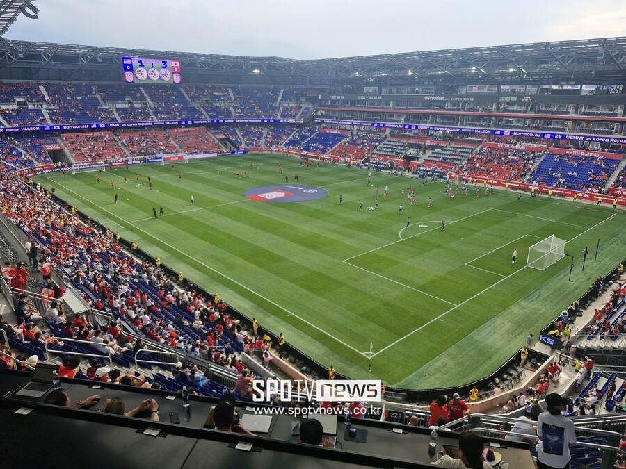 한국-미국 결전 펼쳐지는 뉴저지는 붉은 물결로 가득...미국 경기장 점령한 한국 팬들 [SPO 현장]