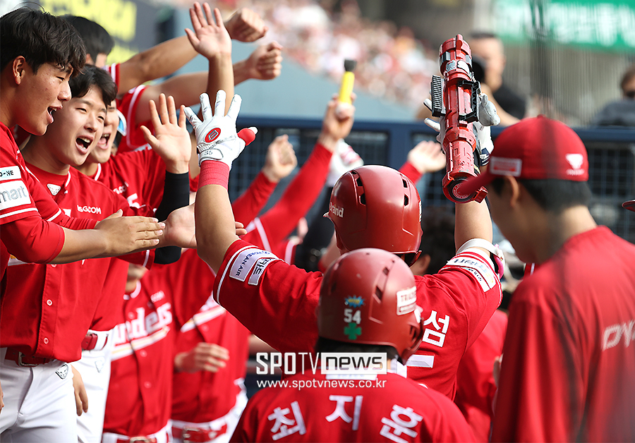 [포토S] 축하 받는 한유섬