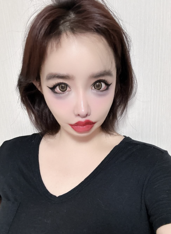 박봄, 활동중단 후 25일만에 전한 근황…짙어진 메이크업 눈길