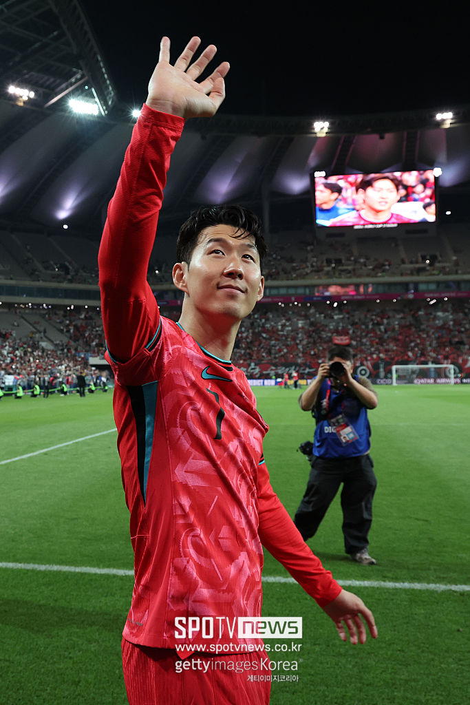 韓 축구 역대급 선수 맞다…"손흥민 '레비 시대' 최고 영입 1위"→포체티노 '감동 인터뷰'도 화제 "진짜 내 SON 같아"