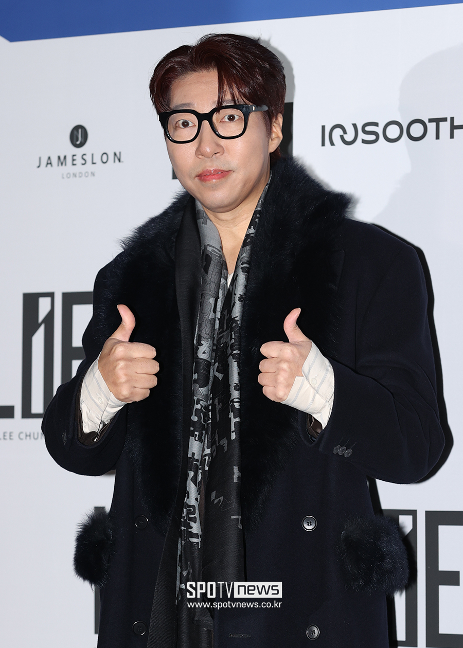 "왜 벌써 하늘나라에" 故대도서관, 전처 윰댕·가족들 배웅 속 영면