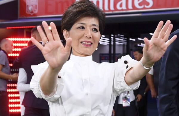 "적에게도 예의 지켜!" 1조 6680억 '한국계 女 구단주' 홈팬 야유에 경고…"성녀 마리아 같다" 프랑스 언론 격찬