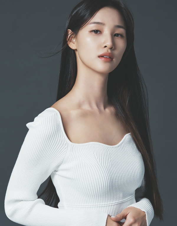 황우림, 아츠로와 에이전시 계약…"다채로운 활동 기대"