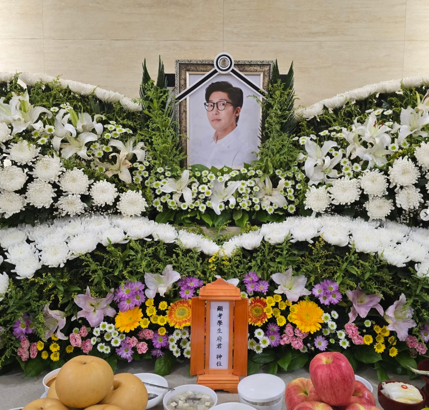 "끝까지 화려하게"서수경 스타일리스트, 故대도서관 영정 사진 공개