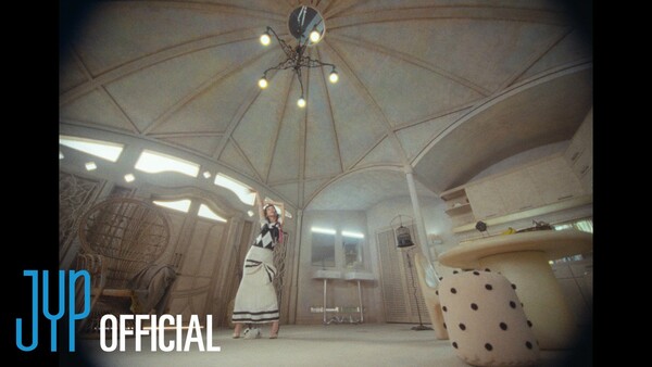 '솔로 데뷔' 트와이스 채영, 재즈 요소 결합된 댄스 예고