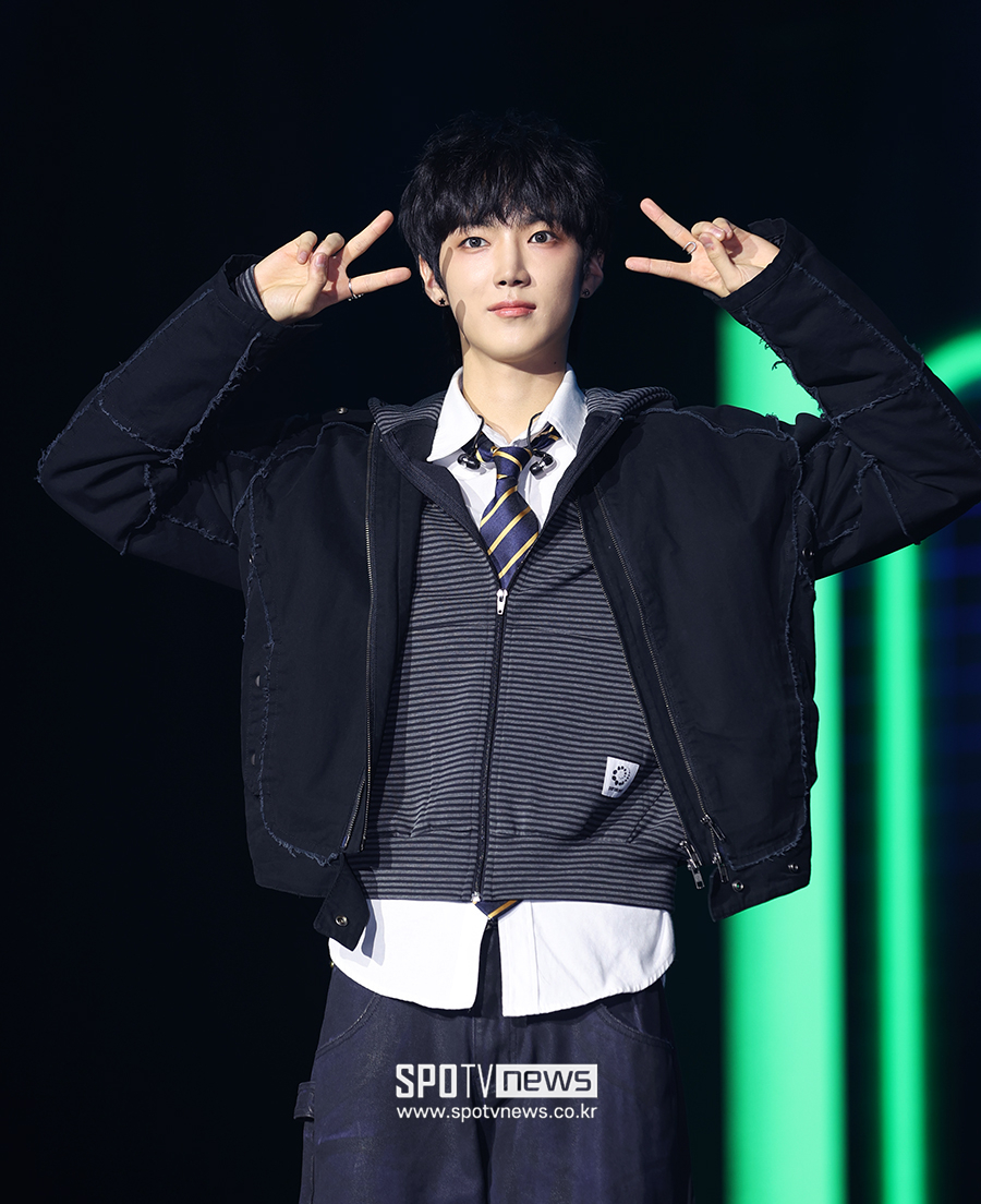 [포토S] 에이엠피(AxMxP) 하유준, '브이 브이!'