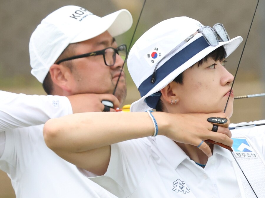 안산-김우진, 광주 세계양궁 혼성전 은메달...男 단체서 첫 금 도전