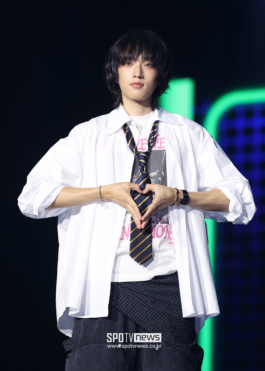 [포토S] 에이엠피(AxMxP) 김신, '하트!'