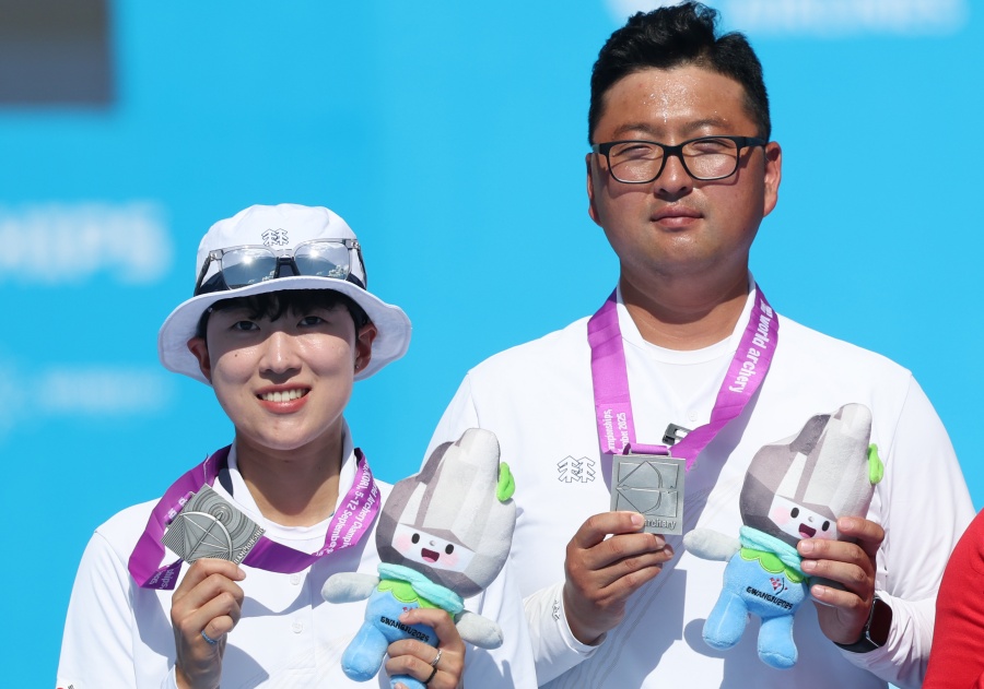 ▲안산-김우진, 광주 세계양궁 혼성전 은메달 ⓒ연합뉴스