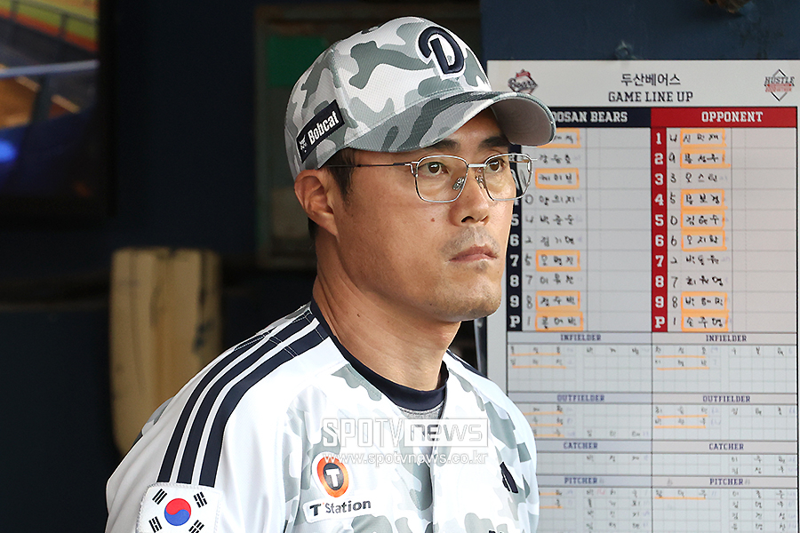 [포토S] 경기 지켜보는 조성환 감독대행