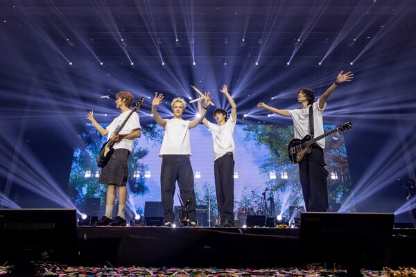 'FNC 신인 밴드' 에이엠피, 콘서트  데뷔쇼 성황…2200명 관객 운집