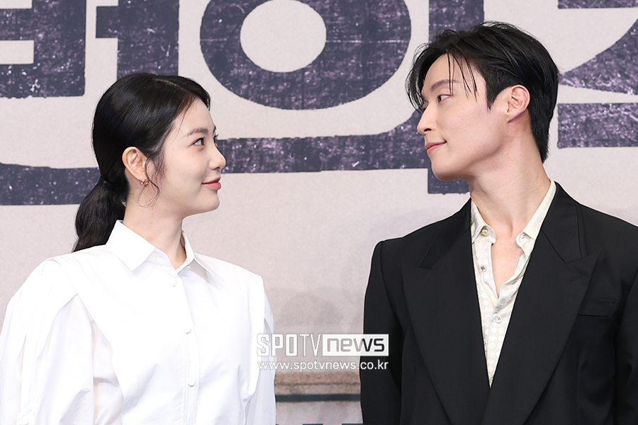 [포토S] 신예은-허남준, 설레는 눈맞춤