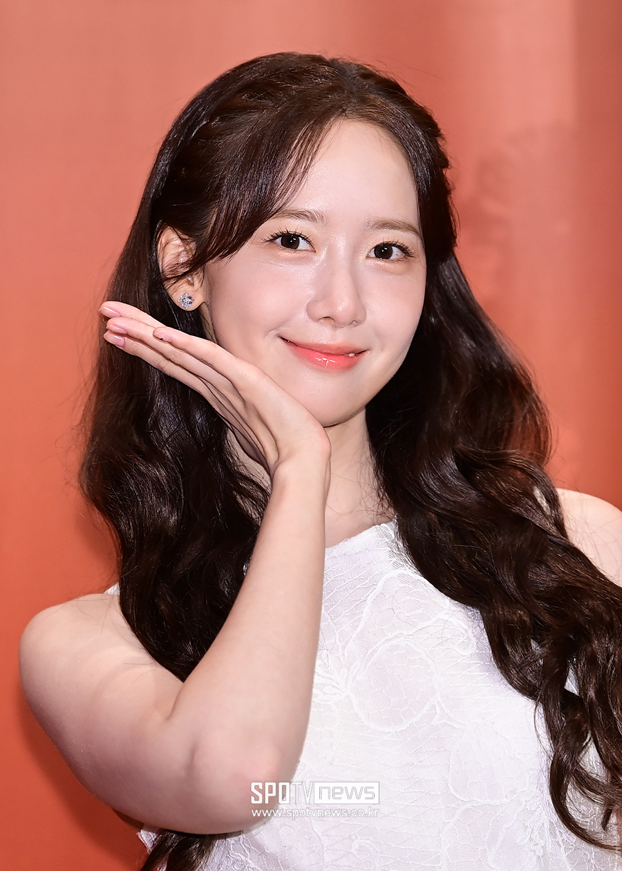 [포토S] '윤아 꽃이 피었어요~'