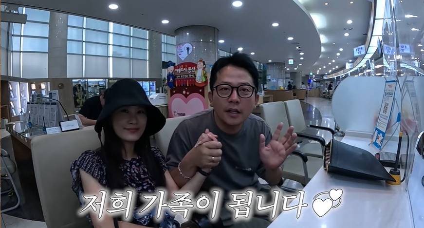 김준호♥김지민, 혼인신고 완료…구청도 응원 "이제 진짜 가족이네"