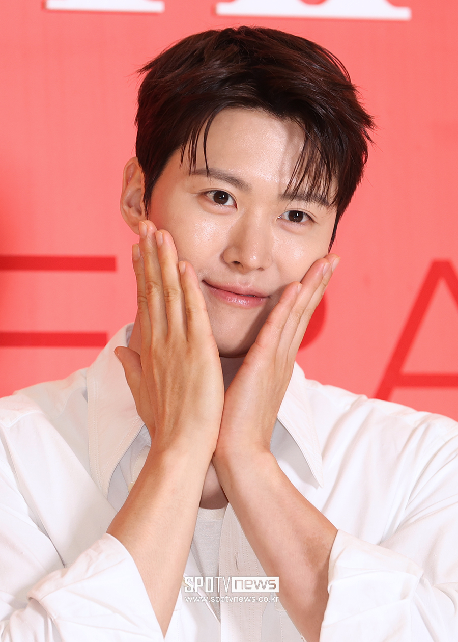 [포토S] 공명, '예쁘게 꽃받침~'