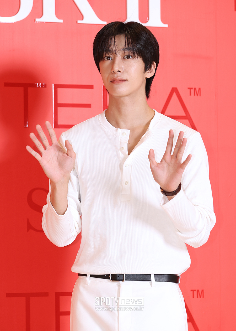 [포토S] 몬스타엑스 형원, '화이트 니트가 찰떡'