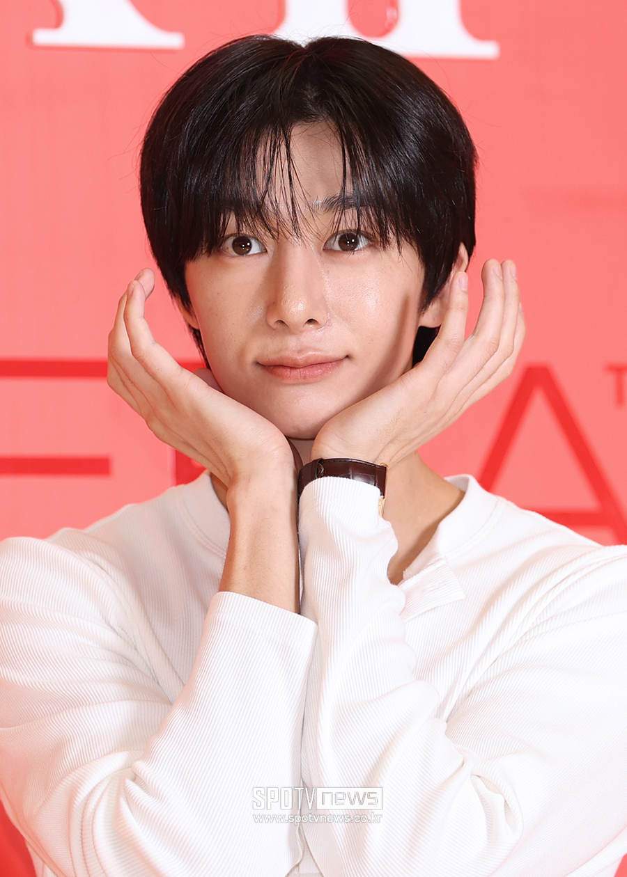 [포토S] 몬스타엑스 형원, '꽃받침~'