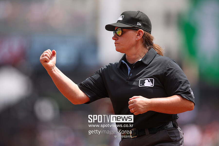 MLB 최초 여성 심판, 판정 정확도는 리그 꼴찌라고? 美도 갑론을박, 성별 갈등으로 번지나
