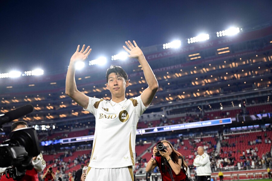 “52초 만에 벼락골” 손흥민, MLS GOAT급 활약에 NFL도 놀랐다…美현지 5만 관중 열광→"흥행 신기록 머신" 격찬