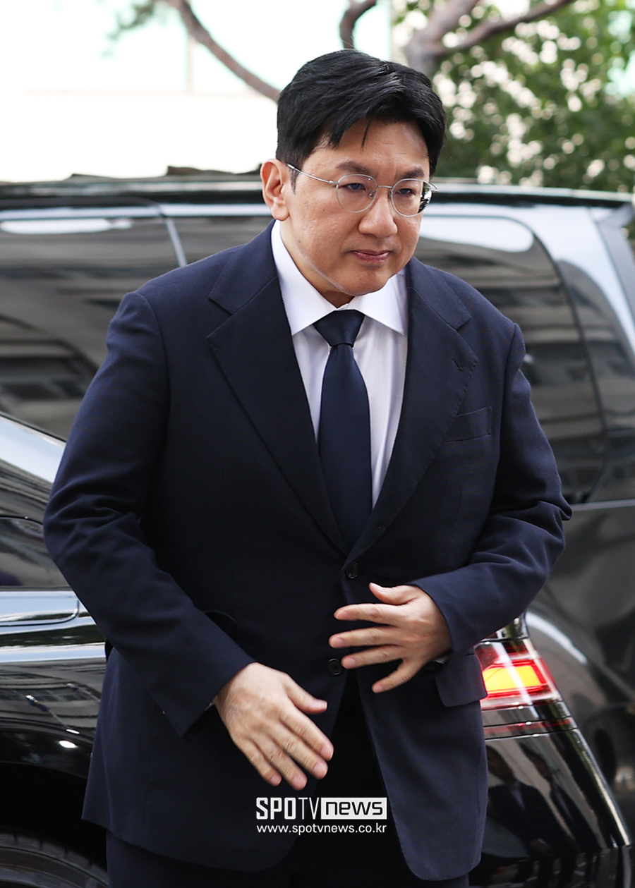[포토S] 경찰서 출석하는 방시혁 의장