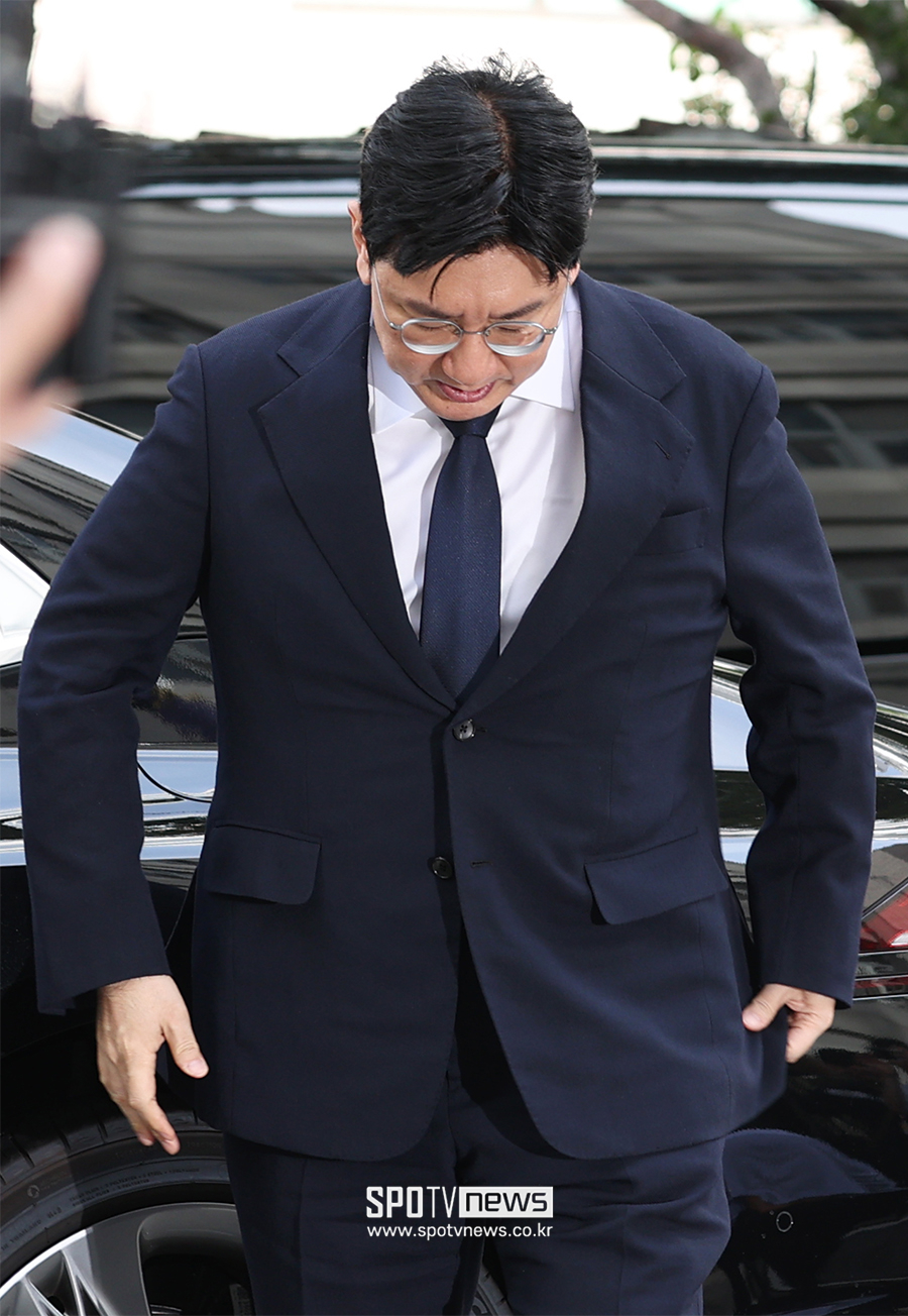 [포토S] 고개 숙인 하이브 방시혁 의장