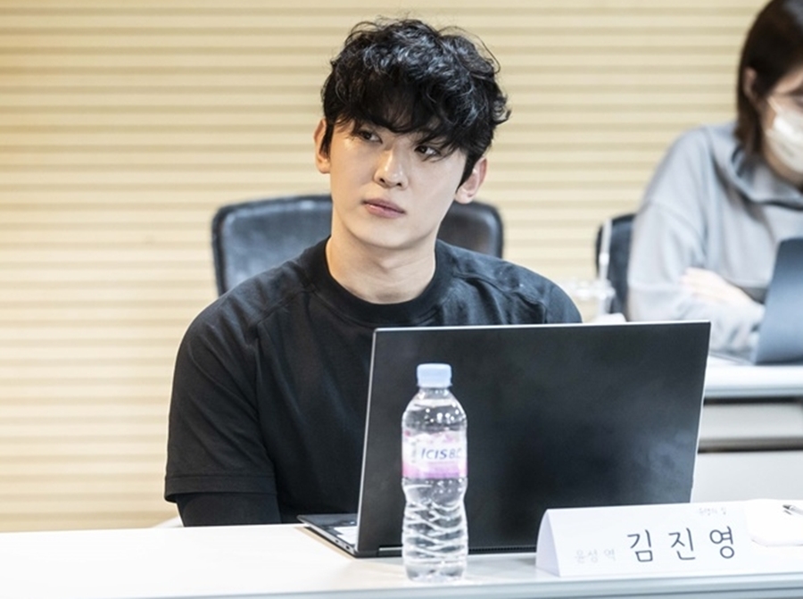 '스크린 도전' 덱스, 대본리딩 포착…배우 김진영으로 자리잡을까
