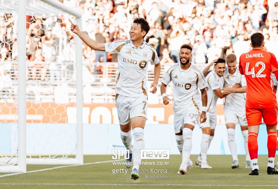 ▲ LAFC 합류 후 꾸준히 득점포를 이어온 부앙가와, MLS 데뷔골을 신고한 손흥민은 이제 팀의 핵심 공격진으로 자리잡았다. 두 선수의 파괴력과 호흡은 LAFC 공격력의 핵심 동력으로, 남은 시즌 MLS컵 우승 도전의 가장 큰 무기가 될 전망이다. 
